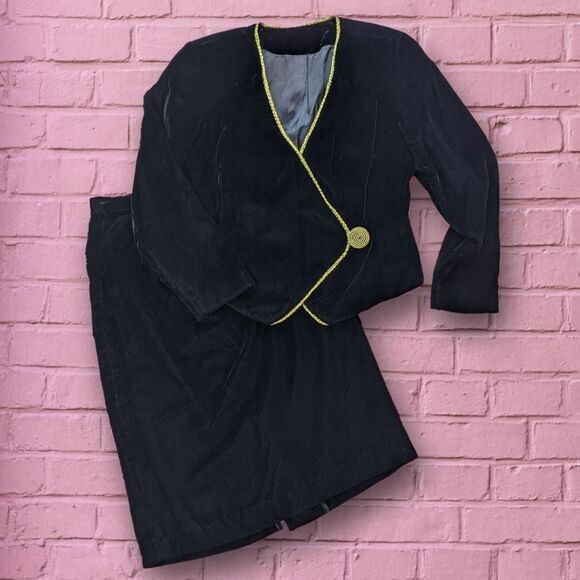 Vintage 1980s Deadstock Talbots Sexy Black Velvet Two Piece Skirt Suit Set - Picture 5 of 10